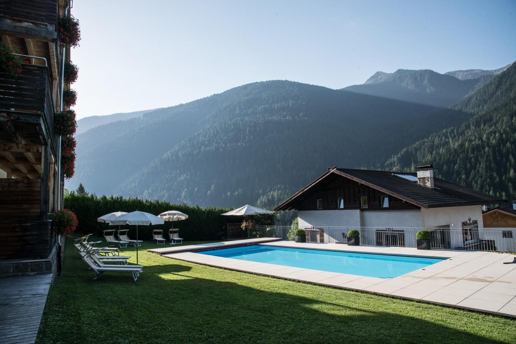 Kreativ Hotel Landhaus Schweigl Ulten Exterior foto
